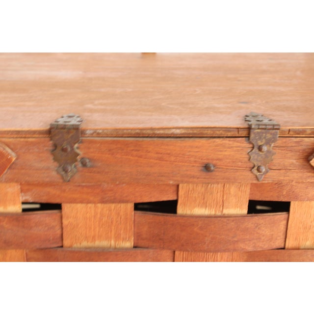 Antique French Splint Picnic Basket For Sale In Los Angeles - Image 6 of 7
