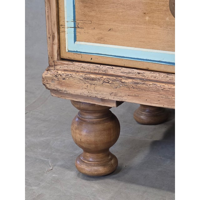 Antique English Edwardian Natural Pine Chest of Drawers With Blue French Line For Sale - Image 11 of 14