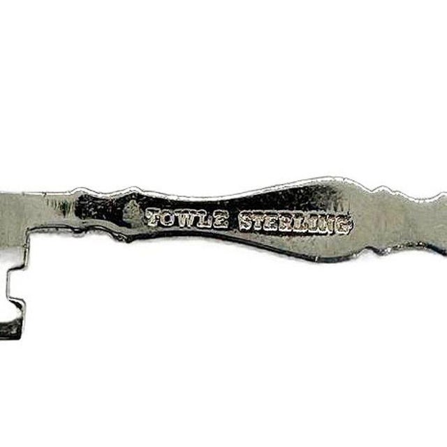 1970s Sterling Silver Rampant Lion Skelton Key Brooch Pin by Towle For Sale In Los Angeles - Image 6 of 6