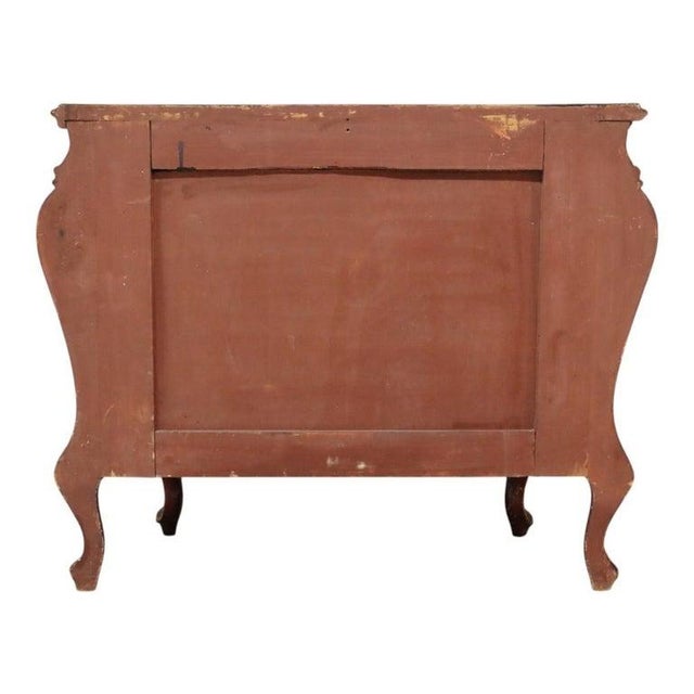 Red Lacquer & Scenic Chinoiserie Decorated 3-Drawer Bombay Chest C1920 For Sale - Image 16 of 18