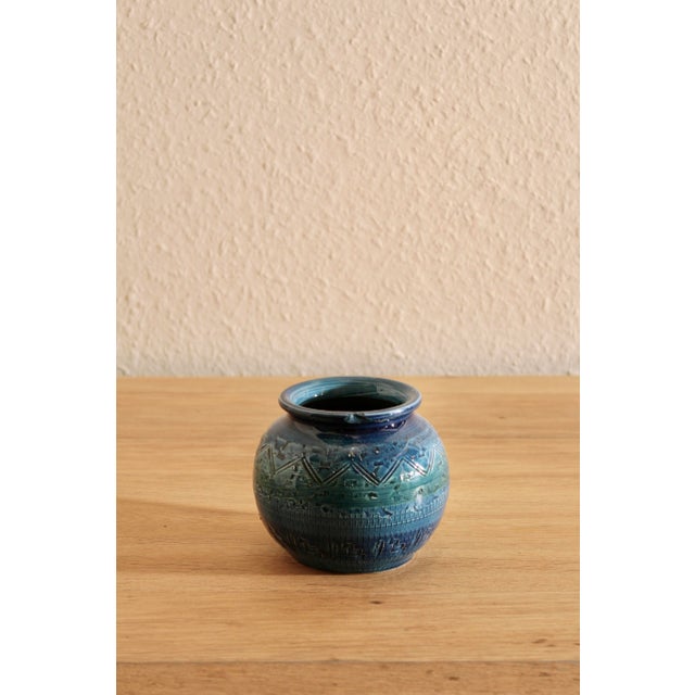 Mid-Century Modern Rimini Blue Ceramic Vase attributed to Aldo Londi for Bitossi, Italy, 1960s For Sale - Image 3 of 9
