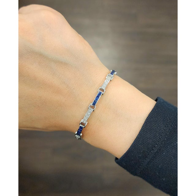 Modern 2.00 Ct Natural Sapphire & Diamond Tennis Bracelet For Sale - Image 3 of 9