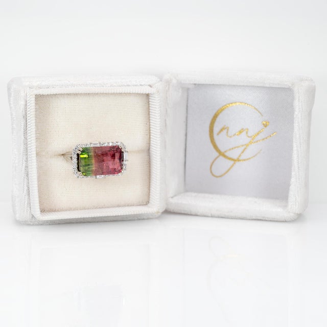 Modern 6.6cts Bi-Color Tourmaline Ring With Natural Diamonds Accents: Solid 14k Gold, Size 6.75 For Sale - Image 3 of 9