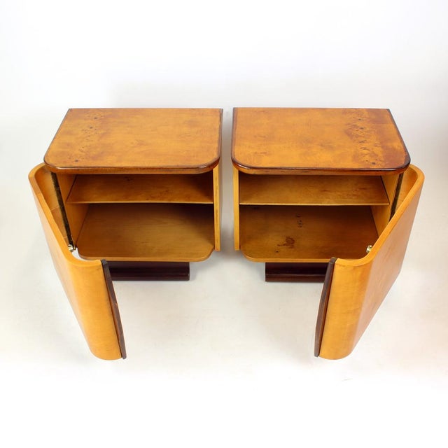 Art Deco Bedside Tables in Walnut Veneer, Former Czechoslovakia, 1940s, Set of 2 For Sale - Image 4 of 15