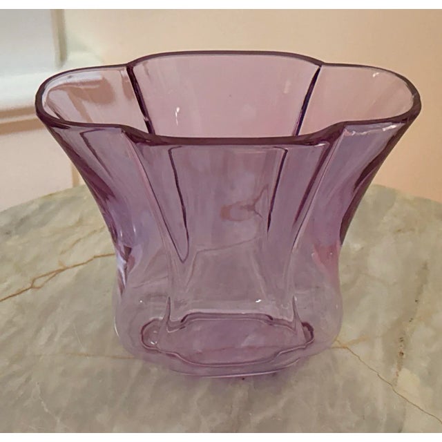 Stunning & Rare Vintage Color Changing Vase in Excellent Condition! This vase is a gorgeous example of neodymium glass...