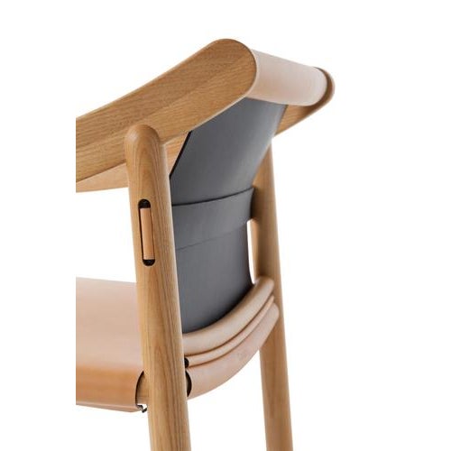 905 Armchair in Wood and Cowhide by Vico Magistretti for Cassina, Italy For Sale - Image 11 of 14