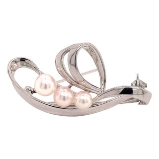 1990s Mikimoto Estate Akoya Pearl Brooch Pin Sterling Silver For Sale