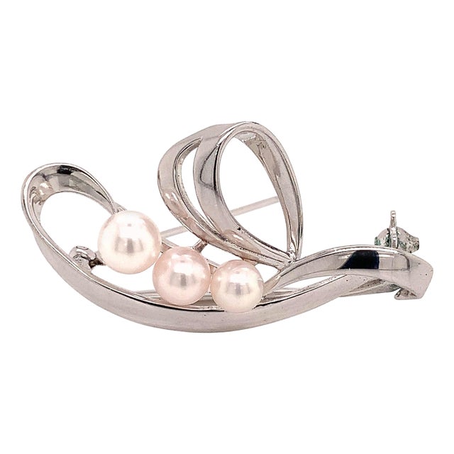 1990s Mikimoto Estate Akoya Pearl Brooch Pin Sterling Silver For Sale