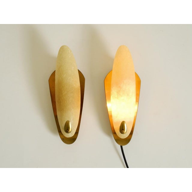 Mid-Century Modern Brass Wall Lamps with Fiberglass Shades, 1950s, Set of 2 For Sale - Image 4 of 18