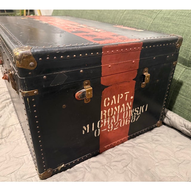 Rare 1950s Vintage Yale Military Field Trunk Nyc Original Name and Stenciling For Sale - Image 4 of 12