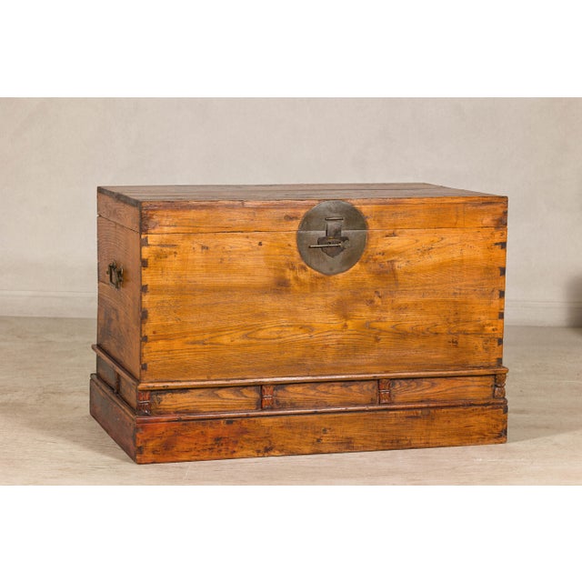 19th Century Large Late Qing Dynasty Elm Blanket Chest with Brass Hardware and Warm Patina For Sale In New York - Image 6 of 12