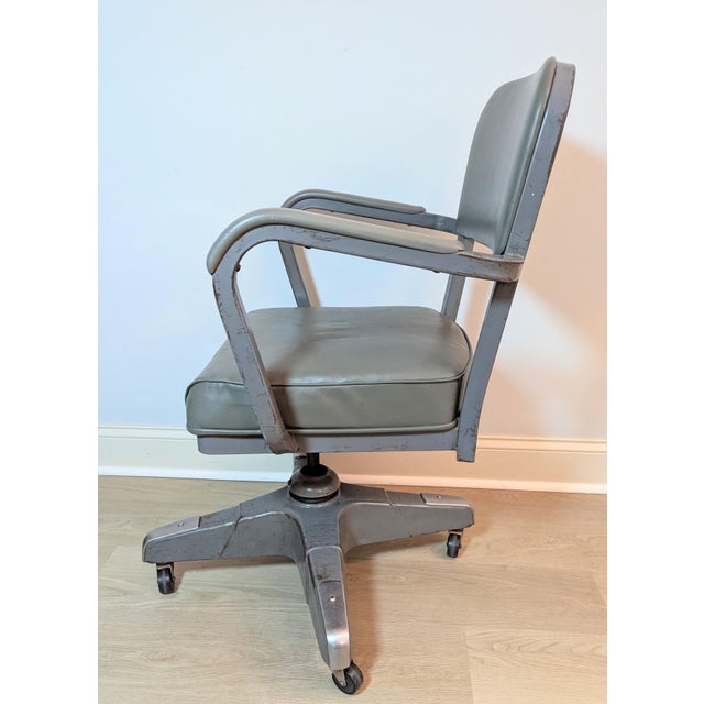 American Vintage 1967 Industrial Tanker Desk Chair – Techfab Military Spec For Sale - Image 3 of 16