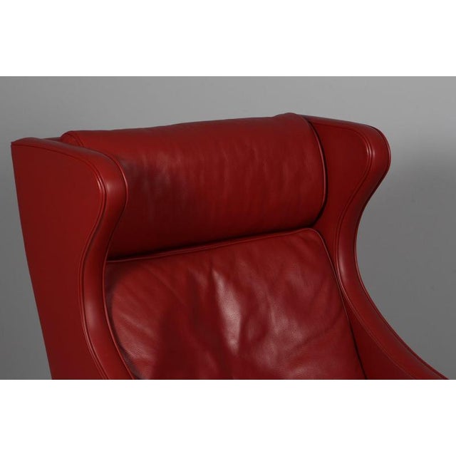 Model 2202 / 2204 Wingback Chairs and Ottoman in Leather attributed to Børge Mogensen for Fredericia, 1980s, Set of 3 For Sale - Image 3 of 10