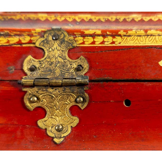 19th Century English or French Red Lacquer Gilt Chinoiserie Sewing Box For Sale - Image 15 of 16