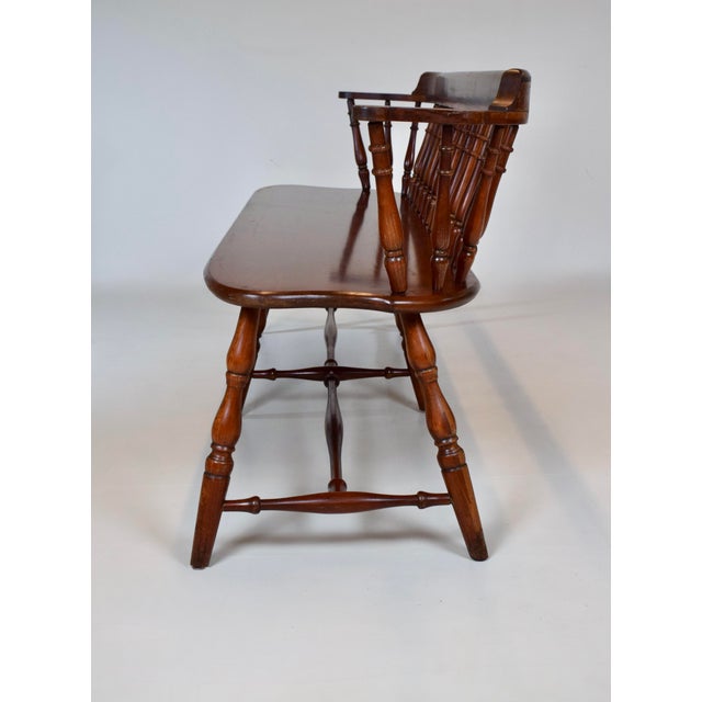 Philadelphia Windsor Style Lowback Bench Settee, 20th Century For Sale - Image 12 of 15