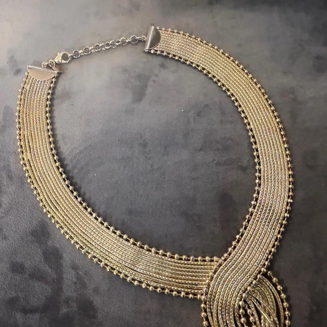 2000s Vintage Costume Jewelry Gilded Metal and Faux Pearls Necklace For Sale - Image 18 of 18