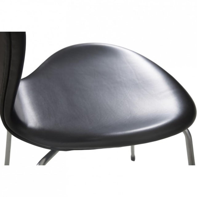 1980s Seven Chairs in Black Leather by Arne Jacobsen, 1980s, Set of 6 For Sale - Image 5 of 18