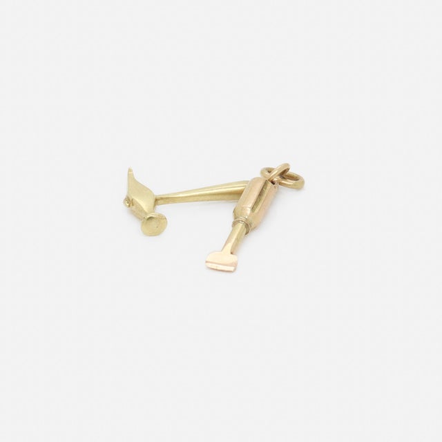 Late 20th Century Vintage 14k Gold Hammer & Chisel Charm for a Charm Bracelet For Sale - Image 5 of 10