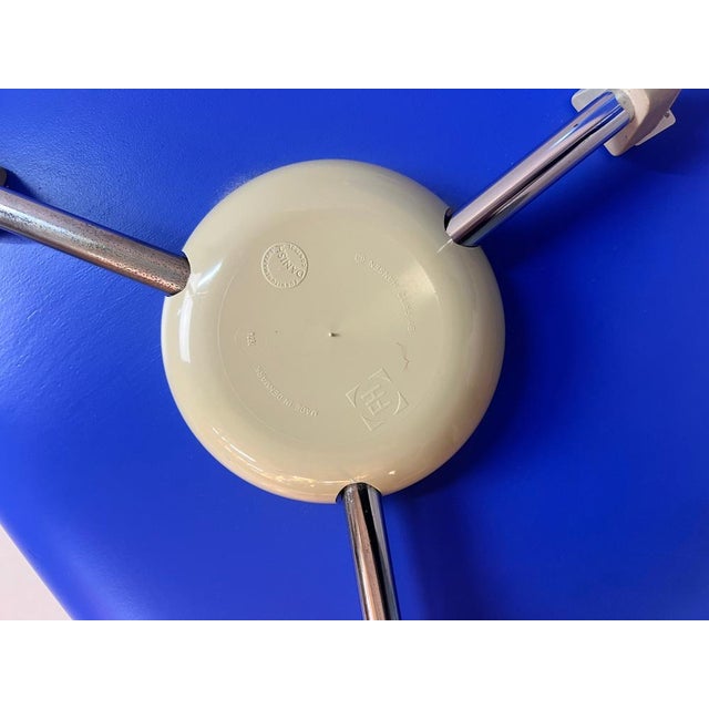 Model 3100 Ant 3-Legged Chair by Arne Jacobsen for Fritz Hansen For Sale - Image 3 of 11