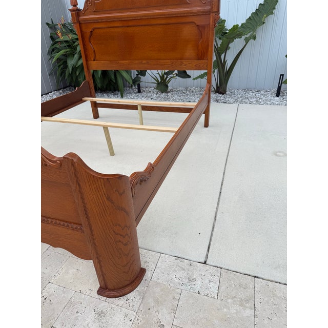 Victorian 1980s Attributed to Lexington Furniture Victorian Sampler Mansion Collection Queen Size Bed For Sale - Image 3 of 12