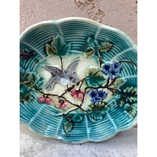Small French Majolica dish with bird and flowers Onnaing, circa 1890.