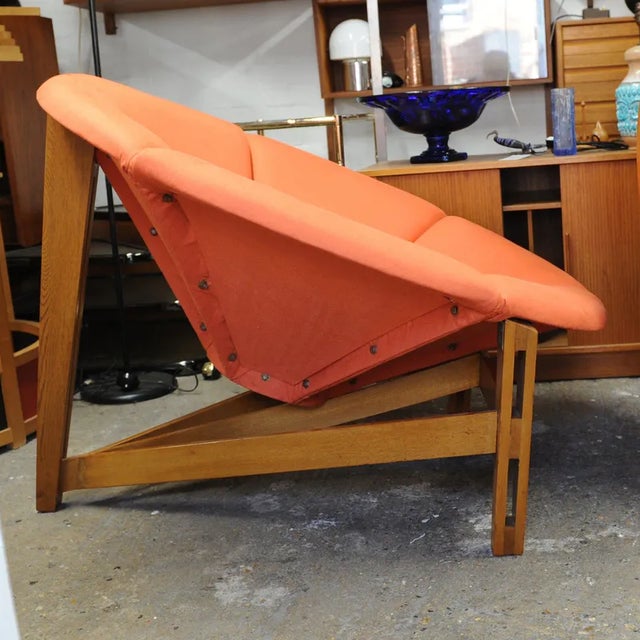 Glass Large Mid-Century Fibreglass Pink and Yellow Flower / Daisy Chair on Wooden Tripod Stand, 1960s For Sale - Image 7 of 12