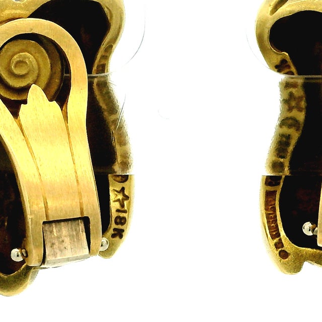 1980s 1980s Pair of Barry Kieselstein-Cord 1982 Omega Collection 18k Green Gold Scroll Earrings For Sale - Image 5 of 13