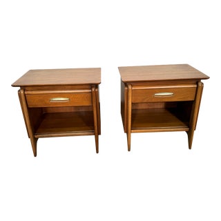 Mid 20th Century Pair of Drexel Nightstands For Sale