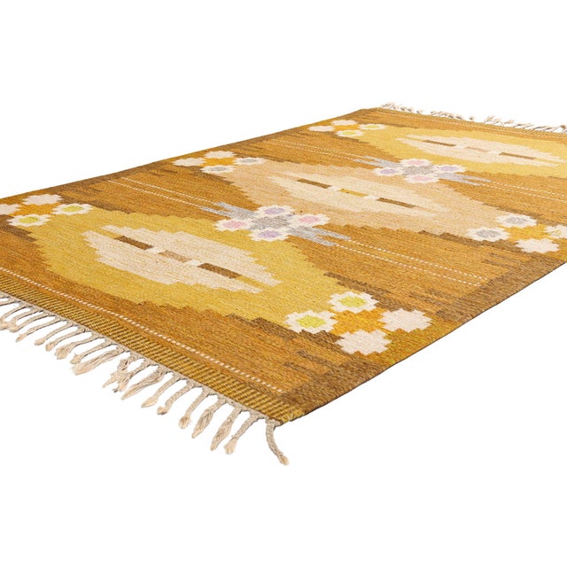 79394 Vintage Swedish Rollakan Rug by Ingegerd Silow, 04'06 x 06'10. The Golden Örbyhus Radiance: A Swedish Rollakan...