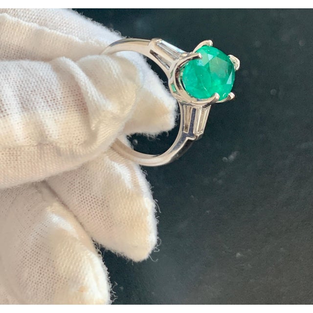 3.5 Carat Pear Cut Emerald and Diamond Ring 14 Karat White Gold For Sale In New York - Image 6 of 18