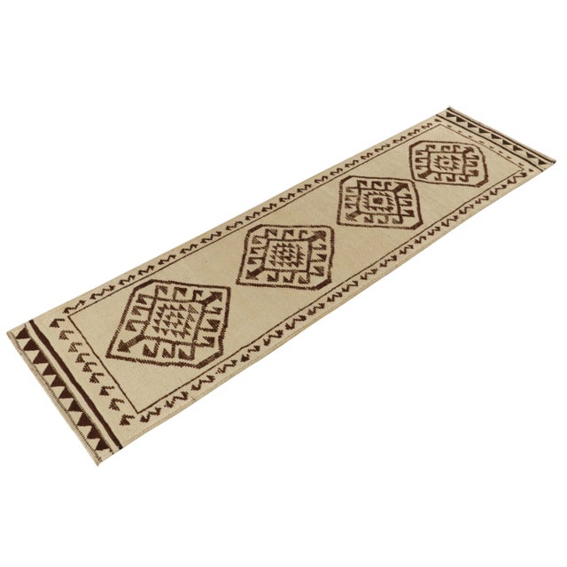 Tribal 1950s Vintage Runner in Beige & Brown Tribal Pattern For Sale - Image 3 of 8