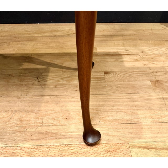 Brown Mid 20th Century Henkel Harris “Virginia Galleries” Queen Anne Style Side Table For Sale - Image 8 of 9