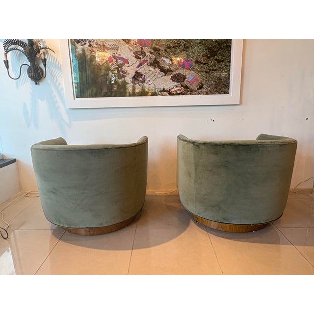 Milo Baughman for Thayer Coggin Vintage Pair Milo Baughman for Thayer Coggin Walnut & Green Velvet Swivel Chairs For Sale - Image 4 of 12