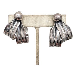 Vintage 1955 Signed Napier Silvertone Double "Ribbon" Clip Earrings For Sale