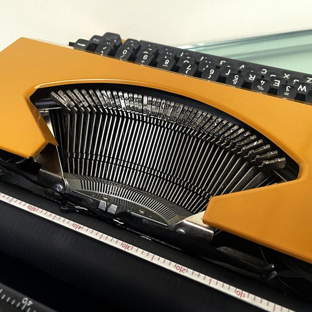 Metal Dutch 10/50 Yellow Typewriter with Case from Sperry Remington, 1970s For Sale - Image 7 of 15