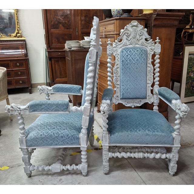 Pair of State Armchairs in Carved Wood – Twisted Columns and Lion Heads – Renaissance Style A spectacular pair of large...
