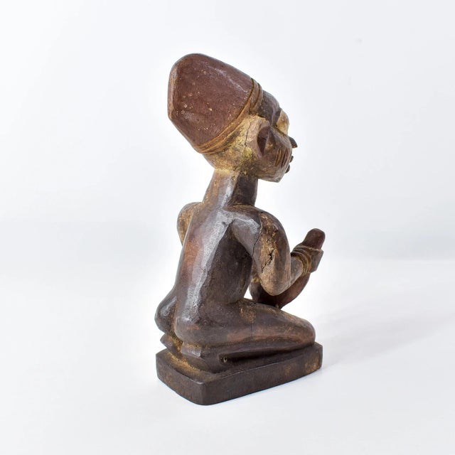 Wood Early 20th Century Yoruba Kneeling Figure Nigeria For Sale - Image 7 of 15