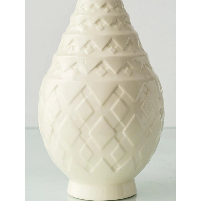 Vintage Ceramic Urn Table Lamp in Glacial Blue with New William Morris Shade For Sale - Image 3 of 13