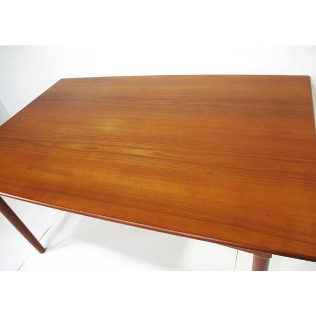 Mid-Century Modern Teak Expandable Dining Table in the Style of Niels Moller Denmark For Sale - Image 3 of 14