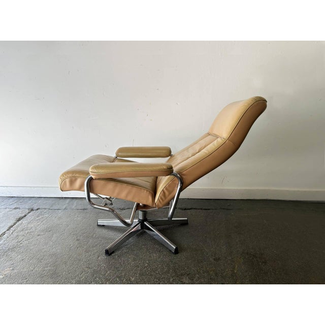Mid-Century Scandinavian Leather Reclining Lounge Chair with Chrome Frame, 1970s For Sale - Image 9 of 10