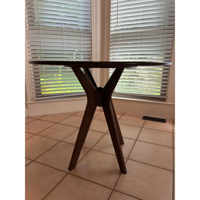 Saccaro Vitrúvio Round Dining Table in Louro-Freijó Wood For Sale - Image 9 of 13