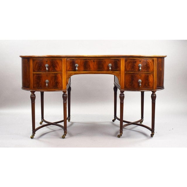 Edwardian Kidney-Shaped Flame Mahogany Writing Table, 1905 For Sale - Image 4 of 13