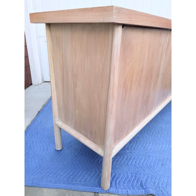 Widdicomb Mid-Century Modern Credenza by T.H.Robsjohn Gibbings for Widdicomb For Sale - Image 4 of 12