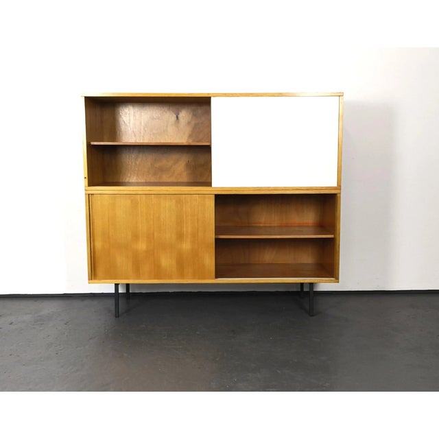 Helmut Magg designed this Highboard in the 1960s. The manufacturer Deutsche Werkstätten made the piece out of ash. The...