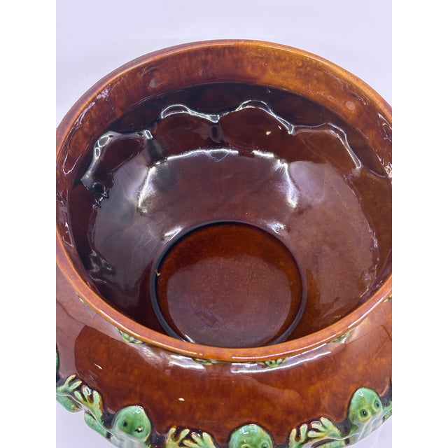 Bordallo Pinheiro Jardinière Bowl With Frogs & Artichoke Leaf Border For Sale In New York - Image 6 of 10