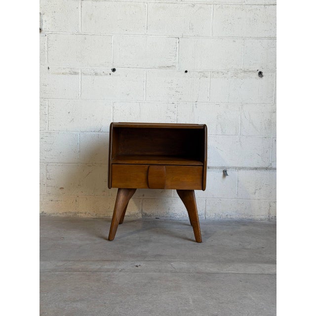 Mid Century Modern in Style of Heywood Wakefield Maple Nightstand 1950s Bedside Table For Sale In Los Angeles - Image 6 of 9