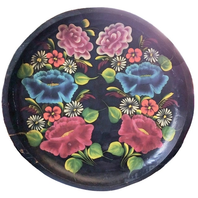 We absolutely love these large and medium sized, shallow artisan-painted Folk Art wooden bowls from Mexico. So Frido...
