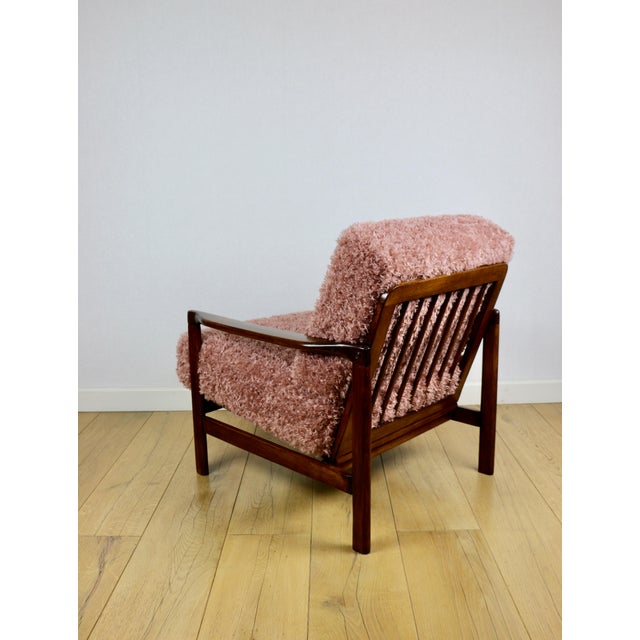 Vintage Wooden Armchair in Pink Long Hair Upholstery from Z. Bączyk, 1970s For Sale - Image 4 of 11