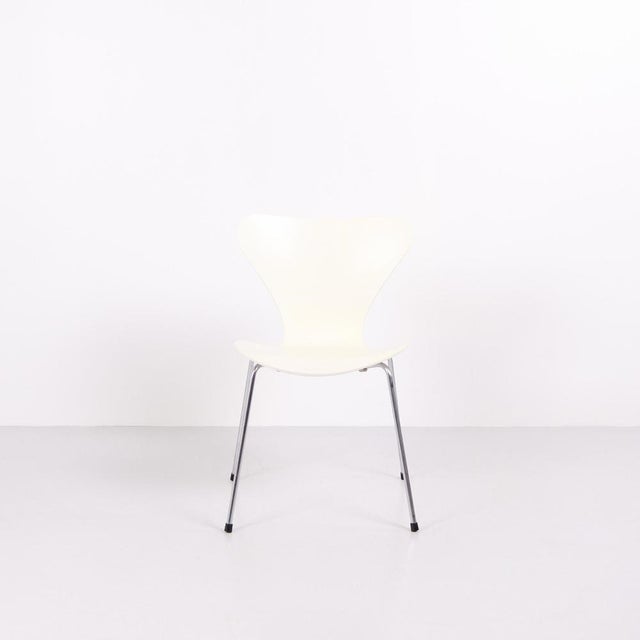 Set of 6 series 7 chairs model 3107 designed by arne jacobsen for fritz hansen. The model was introduced in 1955 as a...