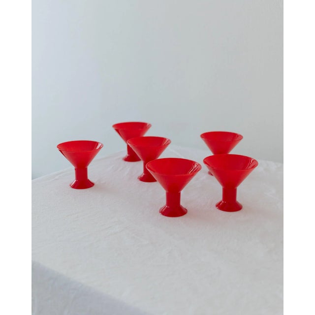 Bring a vibrant splash of color to your home with this stunning set of 6 red vintage drinking glasses from the "Joy"...